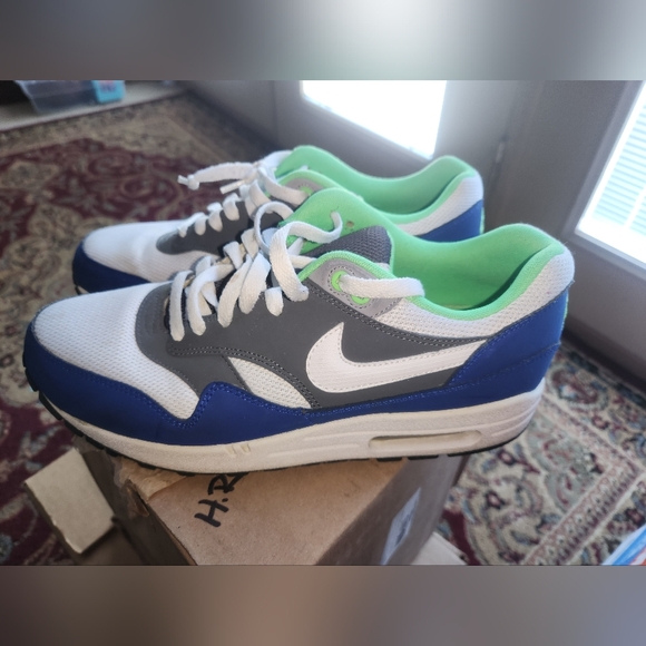 Mens size 9 Air max - Picture 2 of 6